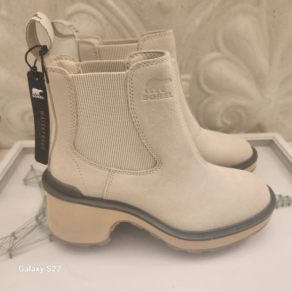 Sorel Shoes - Sorel "High-Line Chelsea" Boots. NWT. Size 5.5